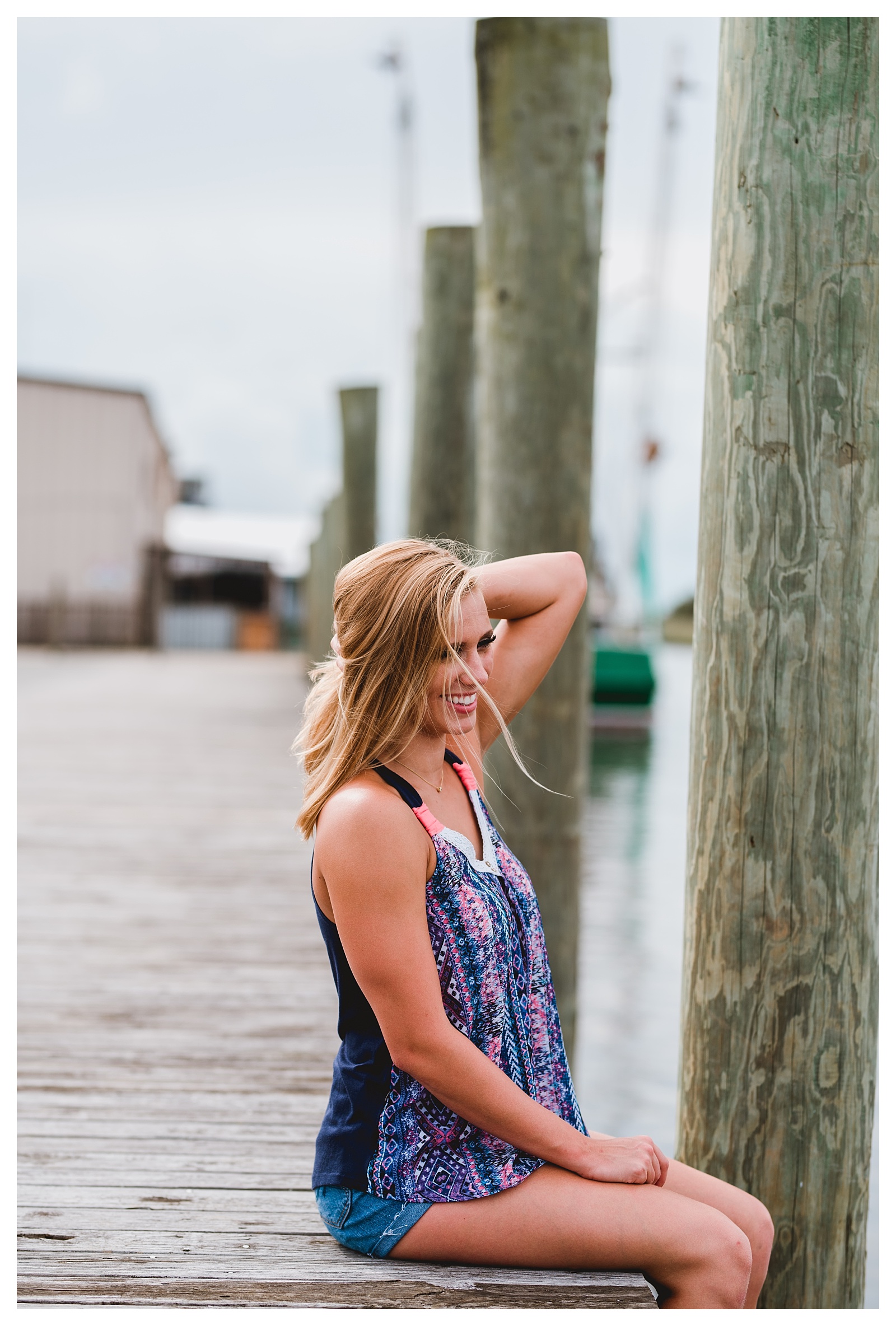 Laughing photo of girl for senior pictures. Shelly Williams Photography
