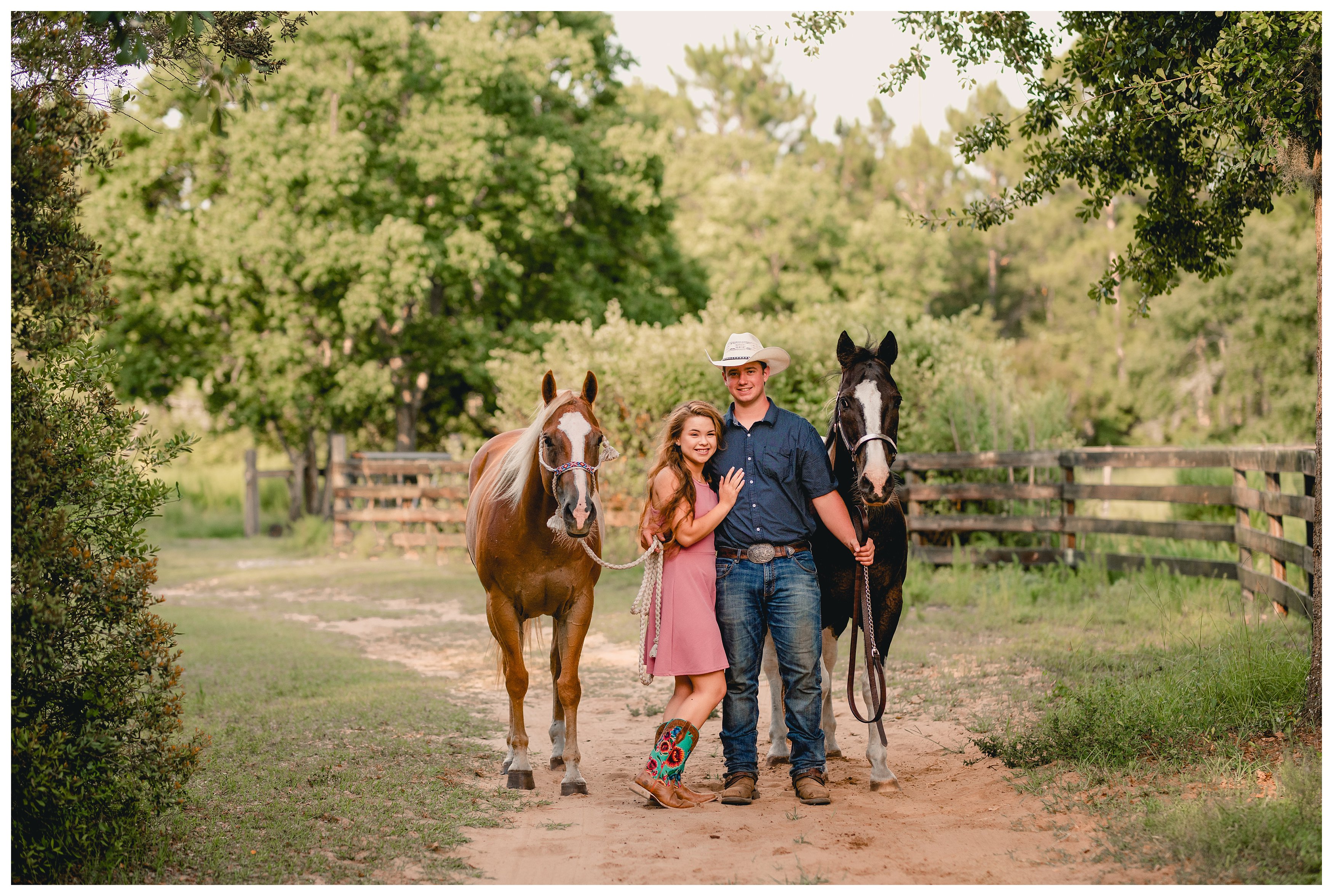 Engagement and wedding photographer in the Jacksonville area also specializes in horses.