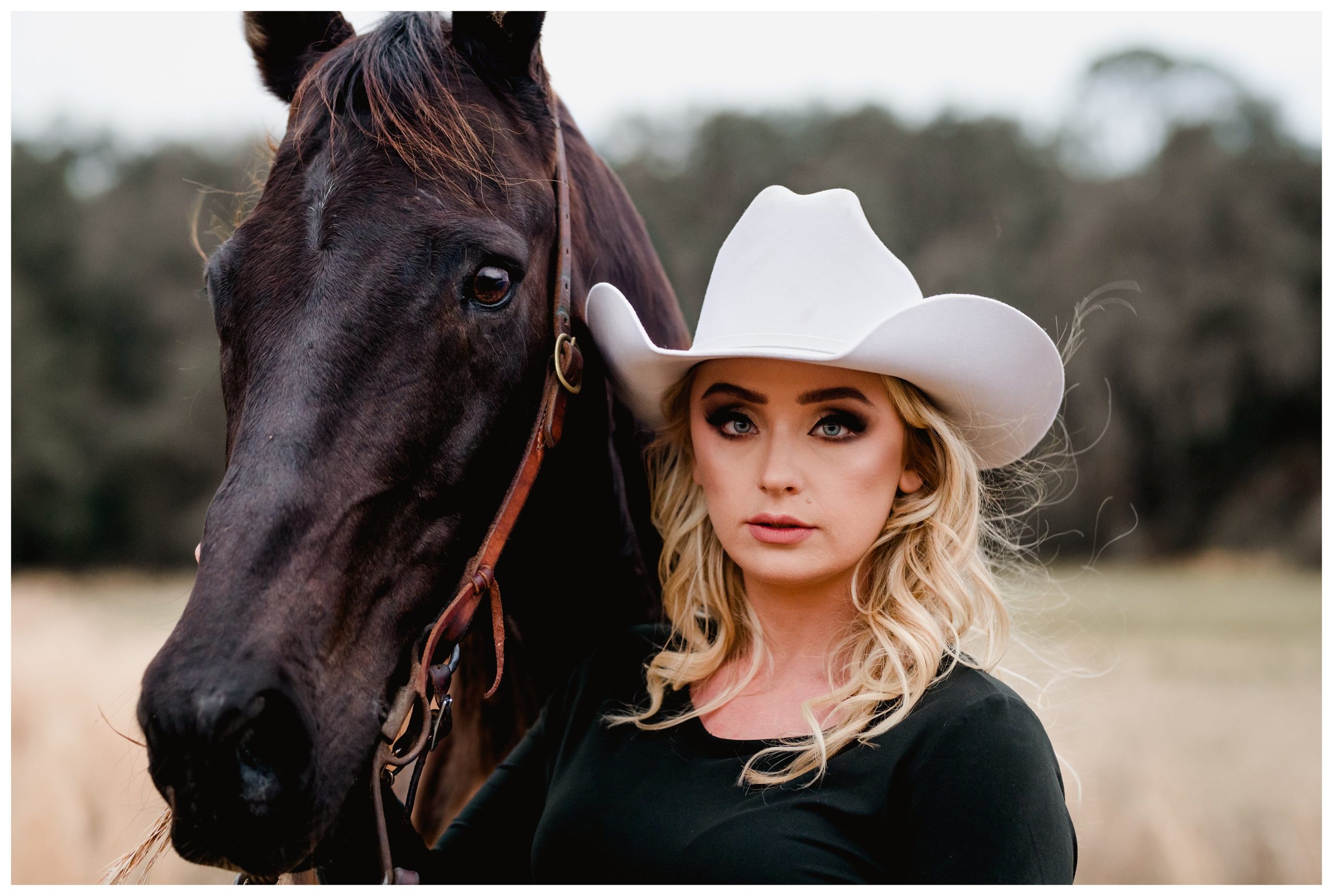 White cowgirl hat looks amazing in horse photography in FL!